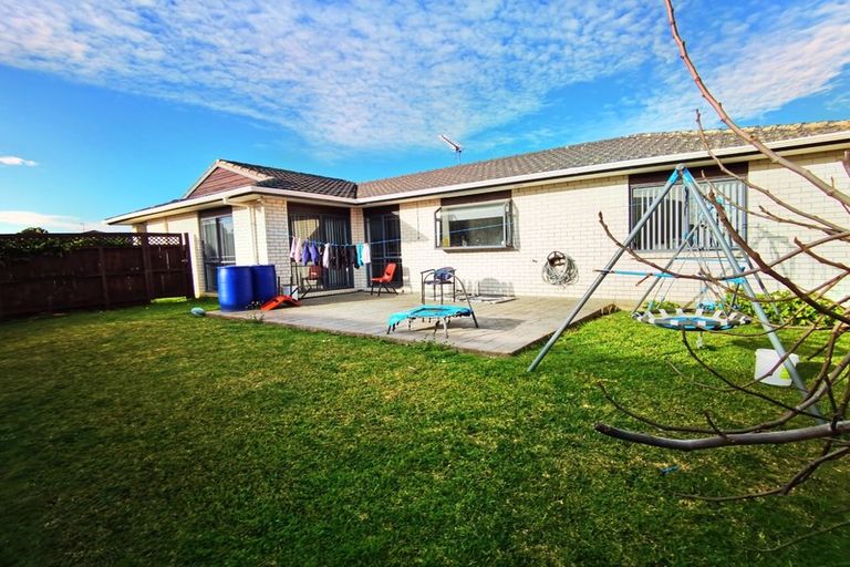 Photo of property in 11 Newbegin Place, Weymouth, Auckland, 2103