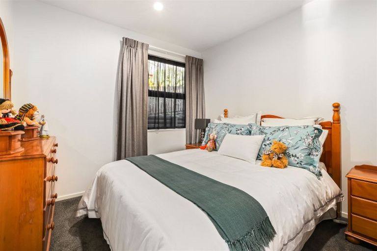 Photo of property in 15 Luxton Place, Mount Pleasant, Christchurch, 8081