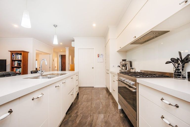 Photo of property in 7 Vaucluse Heights, Fitzherbert, Palmerston North, 4410