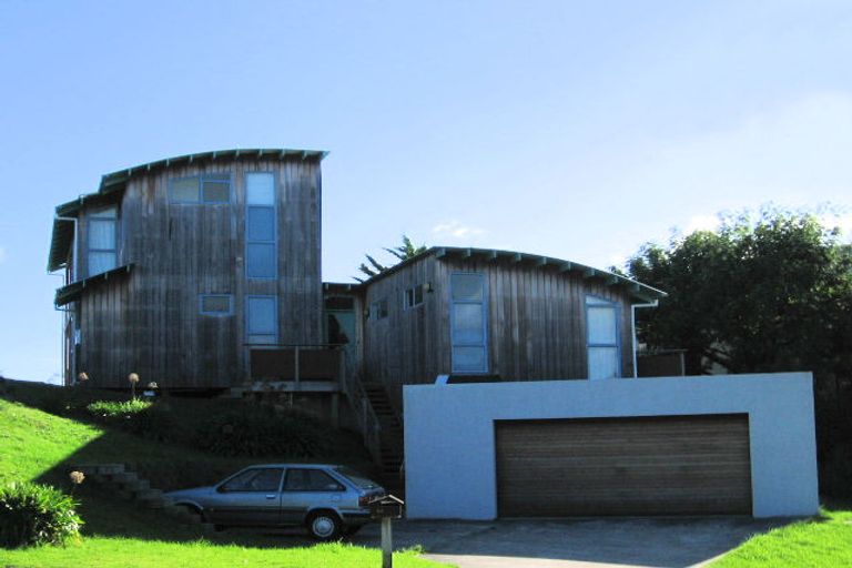 Photo of property in 44 Hicks Crescent, Waikanae Beach, Waikanae, 5036