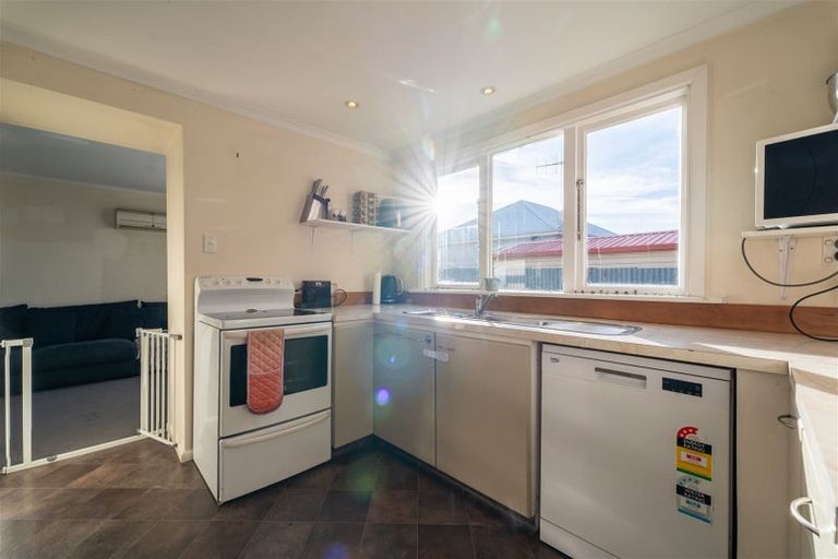 Photo of property in 19 Avenue Road, West End, Timaru, 7910