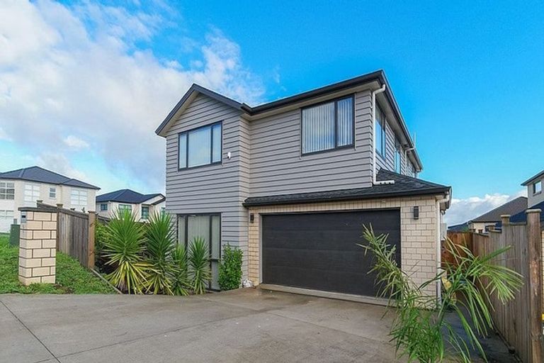 Photo of property in 2 Azzurro Way, Flat Bush, Auckland, 2019