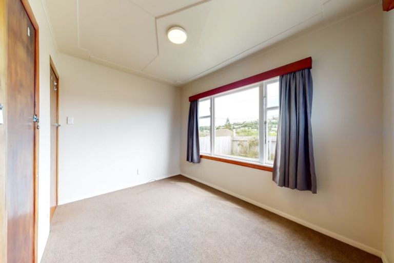 Photo of property in 26 Robert Street, Newlands, Wellington, 6037