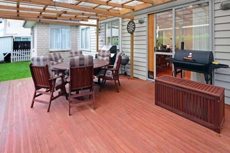 Photo of property in 25 Andy Crescent, Flat Bush, Auckland, 2016