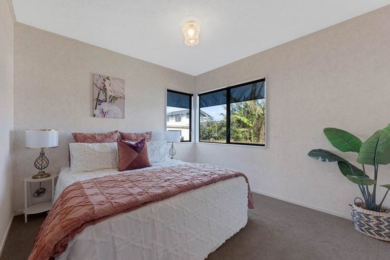 Photo of property in 33 Greenstone Place, Clover Park, Auckland, 2019