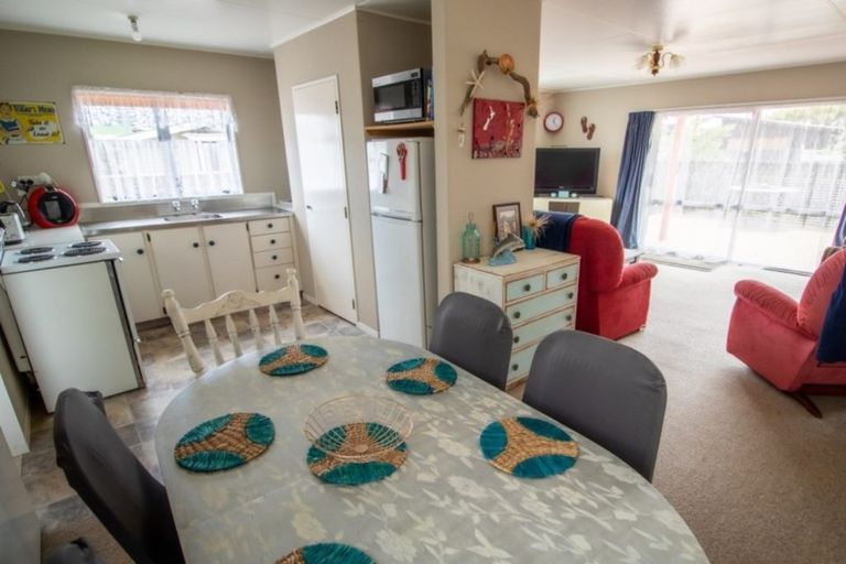 Photo of property in 18a Shortt Street, Foxton Beach, Foxton, 4815