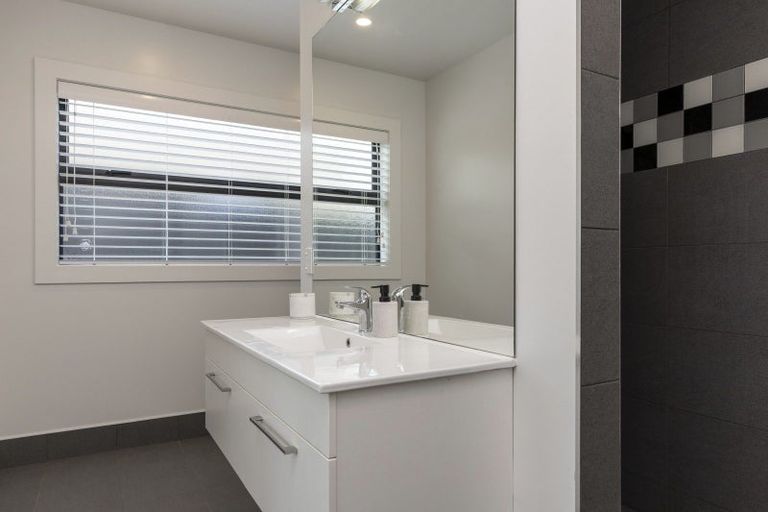 Photo of property in 8 Karapoto Lane, Rainbow Point, Taupo, 3330