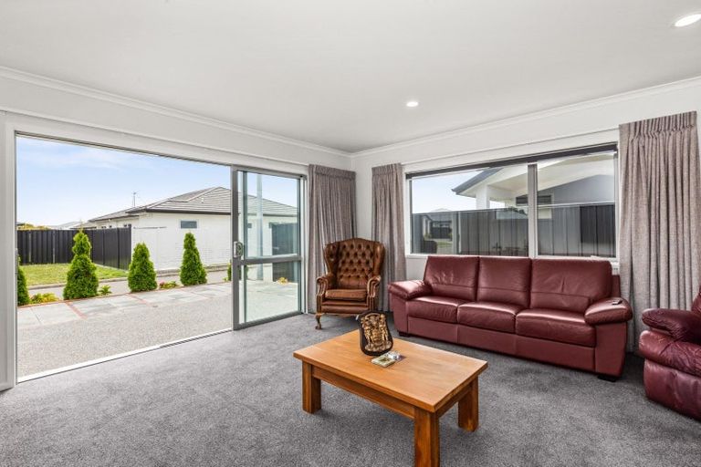 Photo of property in 14 Rangataiki Place, Te Awa, Napier, 4110