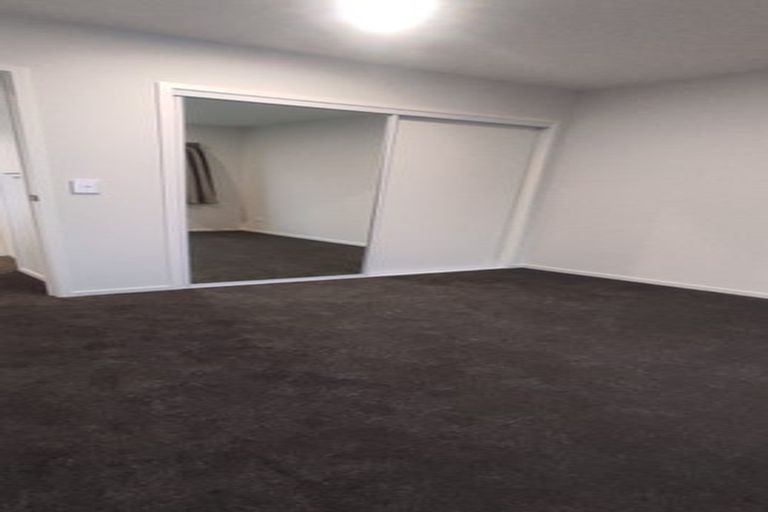 Photo of property in 3/47 Awaroa Road, Sunnyvale, Auckland, 0612