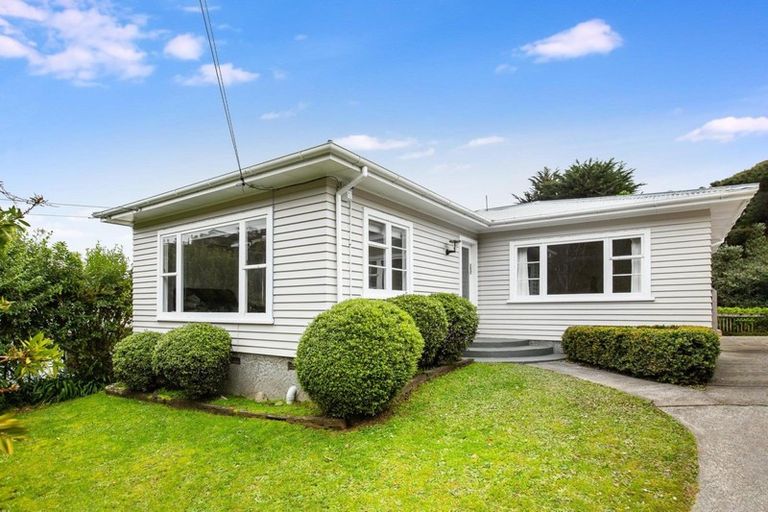 Photo of property in 17 Kiriwai Road, Paremata, Porirua, 5024