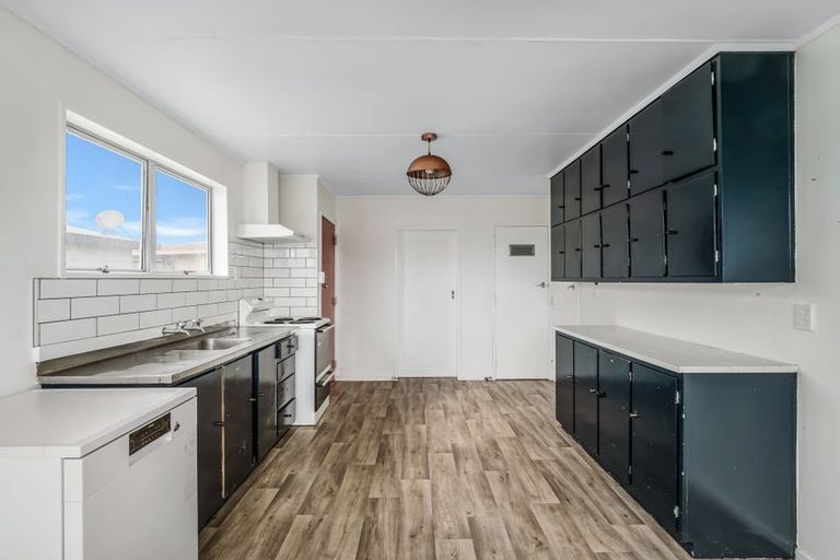 Photo of property in 10 Tainui Street, Castlecliff, Whanganui, 4501