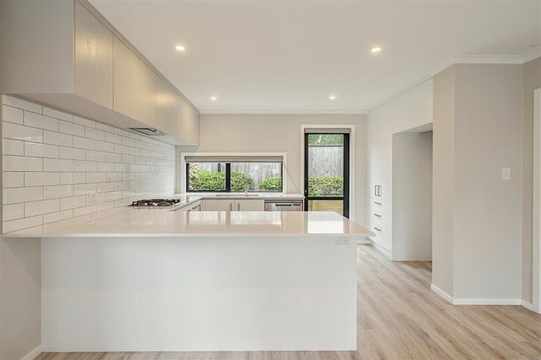 Photo of property in 8 Desert Gold Lane, Wallaceville, Upper Hutt, 5018