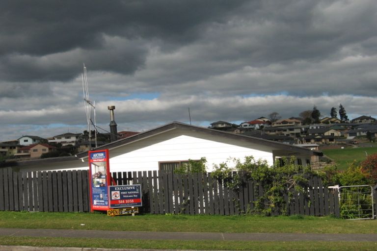 Photo of property in 14 Resolution Road, Welcome Bay, Tauranga, 3112