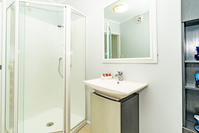 Photo of property in 3a Pah Road, Cockle Bay, Auckland, 2014