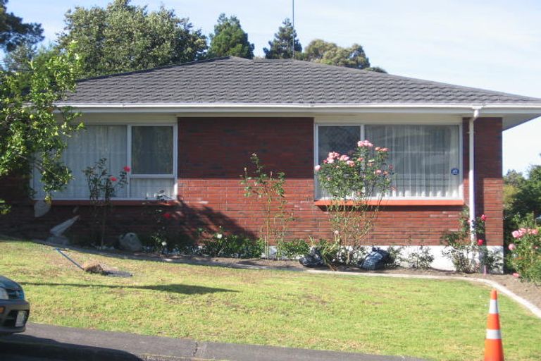 Photo of property in 2/11 Agincourt Street, Glenfield, Auckland, 0629