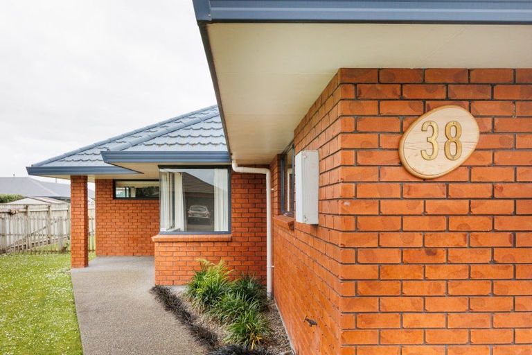 Photo of property in 38 Parnell Heights Drive, Kelvin Grove, Palmerston North, 4414