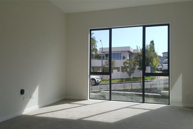 Photo of property in 3a Horizon Way, West Harbour, Auckland, 0618