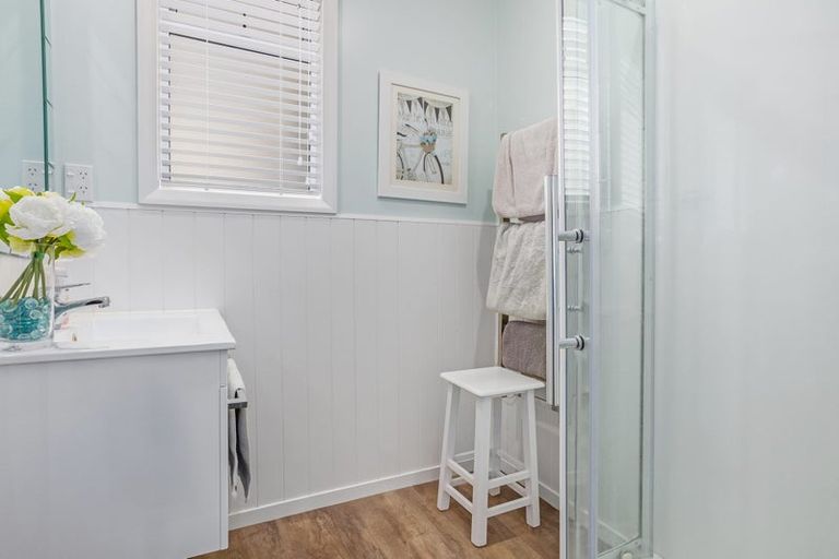 Photo of property in 4 Ranui Terrace, Tawa, Wellington, 5028