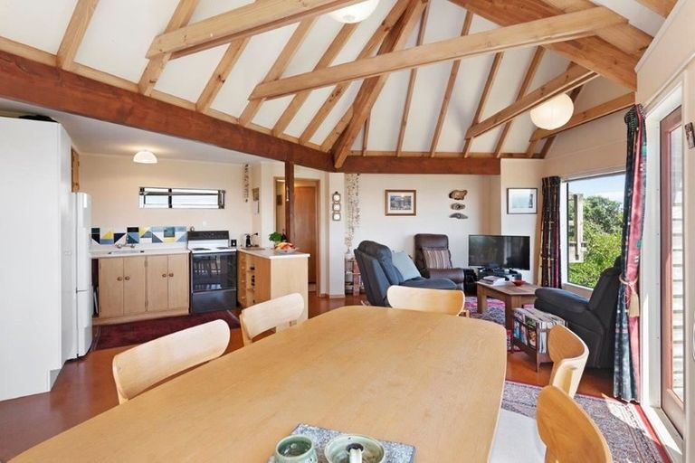 Photo of property in 6 Stonewall Grove, Waikanae Beach, Waikanae, 5036