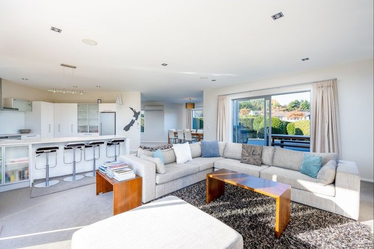 Photo of property in 2 Urquhart Place, Wanaka, 9305