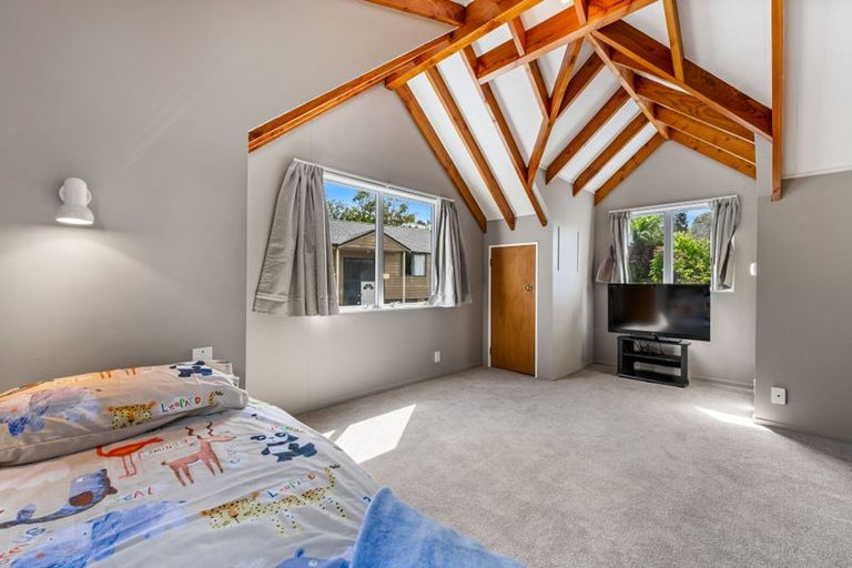 Photo of property in 2/30 Lagoon Way, West Harbour, Auckland, 0618