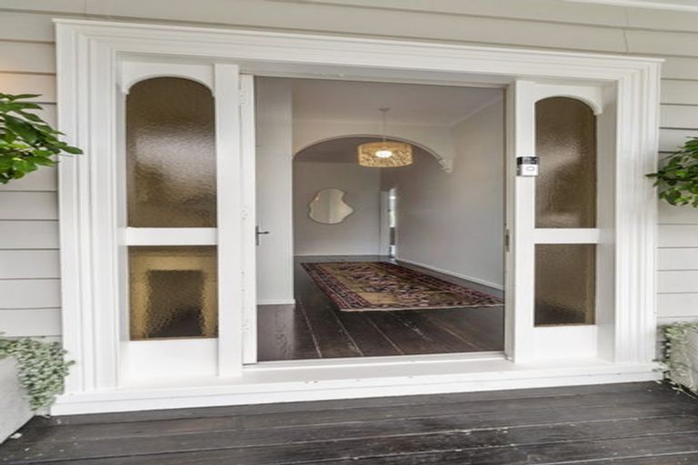 Photo of property in 63 Aramoana Avenue, Devonport, Auckland, 0624