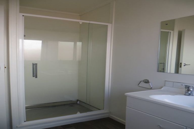 Photo of property in 2/17 Captain Scott Road, Glen Eden, Auckland, 0602