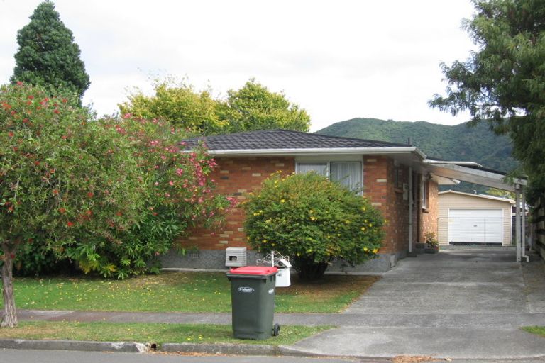 Photo of property in 41 Brightwater Crescent, Totara Park, Upper Hutt, 5018