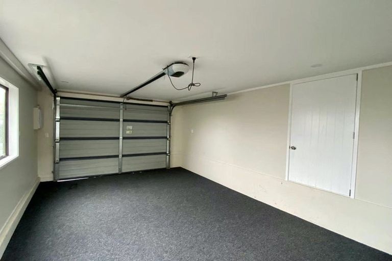 Photo of property in 11 Sumich Place, West Harbour, Auckland, 0618