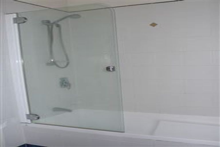 Photo of property in 2/5 Quebec Road, Milford, Auckland, 0620