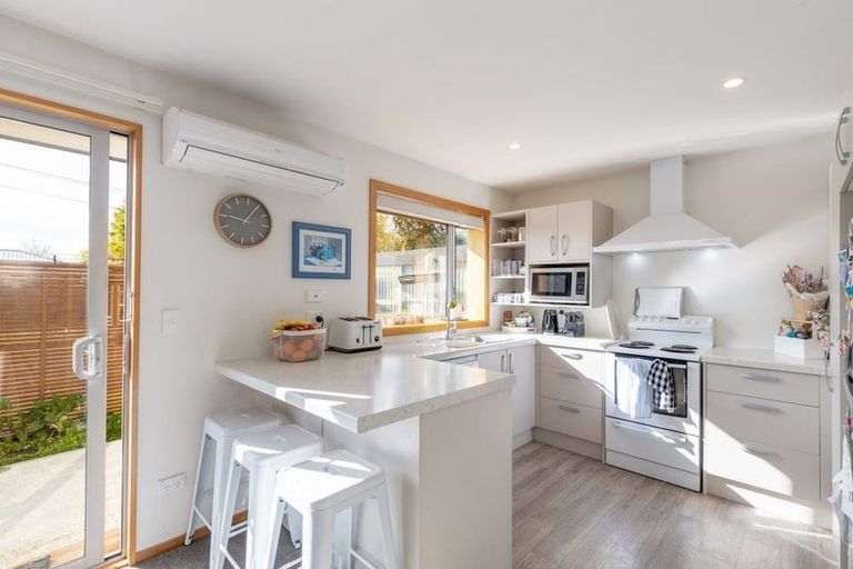 Photo of property in 76 Palatine Terrace, Saint Martins, Christchurch, 8022