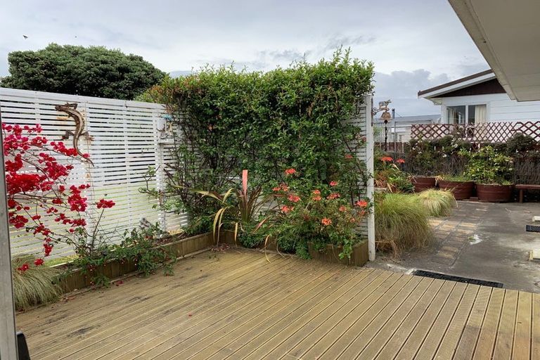 Photo of property in 38 Norfolk Crescent, Otaki Beach, Otaki, 5512