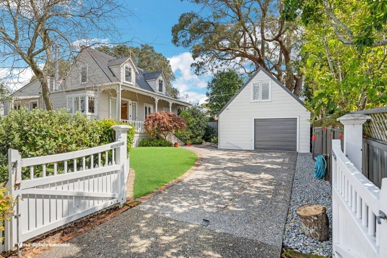 Photo of property in 31b William Bond Street, Stanley Point, Auckland, 0624