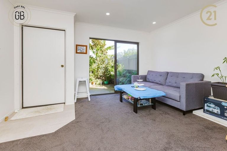 Photo of property in 11 Beardmore Lane, Papakura, 2110