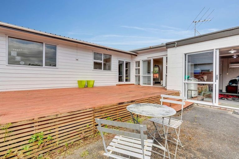 Photo of property in 7 Woodvale Road, Glen Eden, Auckland, 0602