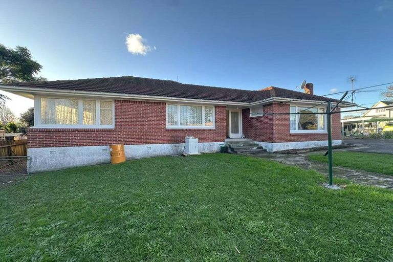 Photo of property in 129 Riverpark Crescent, Henderson, Auckland, 0610