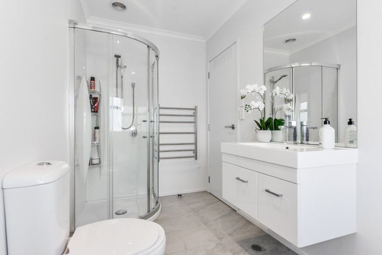 Photo of property in 2/28 Garnett Avenue, Forest Lake, Hamilton, 3200