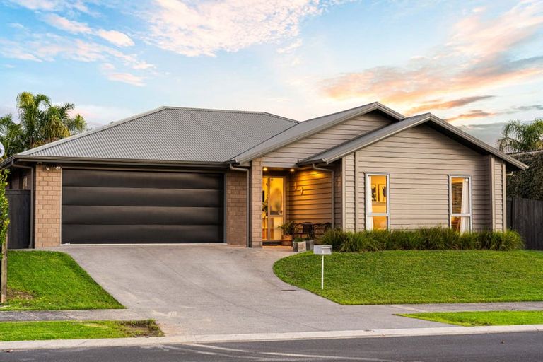 Photo of property in 14 Will Street, Huapai, Kumeu, 0810