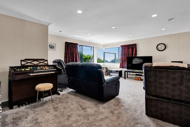 Photo of property in 20 Kellyville Heights, Merrilands, New Plymouth, 4312