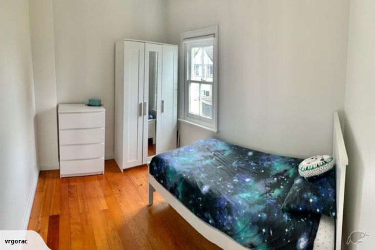 Photo of property in 27 Islington Avenue, New Lynn, Auckland, 0600