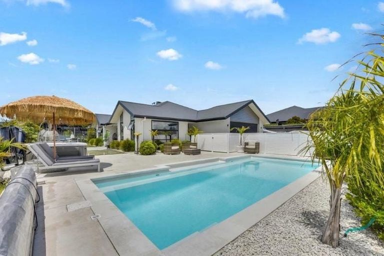 Photo of property in 19 Les Wakefield Road, Mapua, 7005