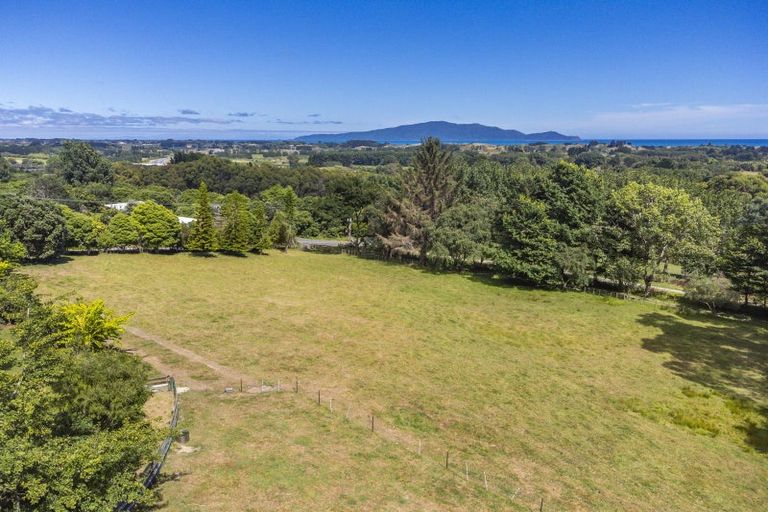 Photo of property in 37 Hadfield Road, Peka Peka, Waikanae, 5391