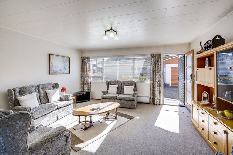 Photo of property in 2/217 Taradale Road, Pirimai, Napier, 4112