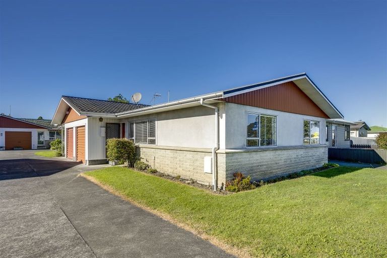 Photo of property in 2/217 Taradale Road, Pirimai, Napier, 4112