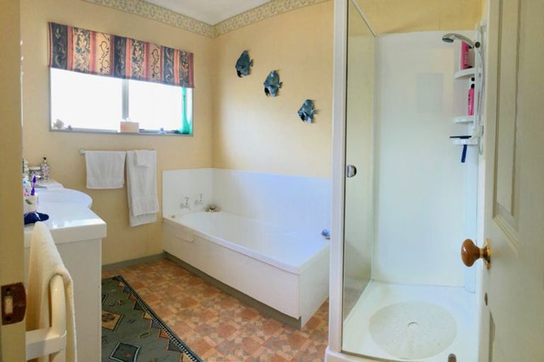 Photo of property in 4a Hoyte Place, Pukehangi, Rotorua, 3015