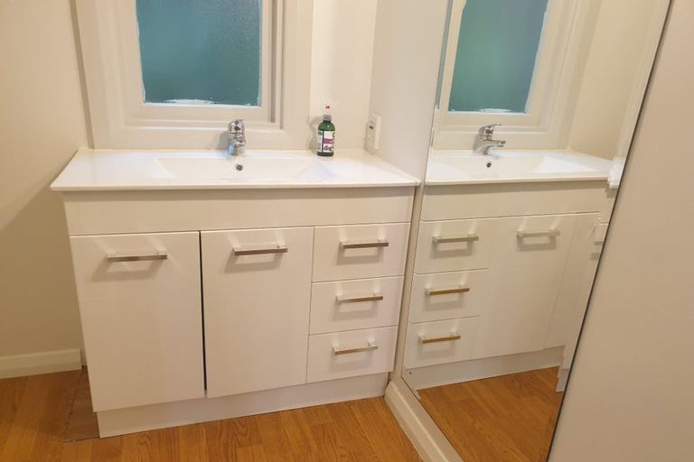 Photo of property in 2 Norna Crescent, Kelburn, Wellington, 6012