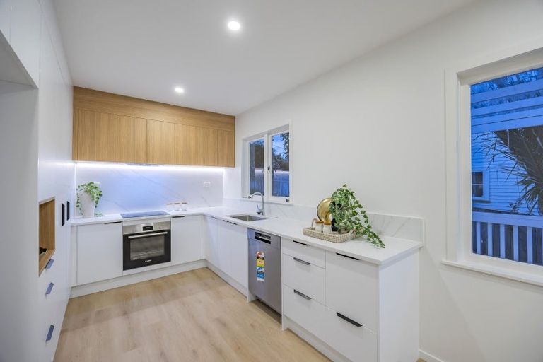 Photo of property in 255 Glenfield Road, Hillcrest, Auckland, 0627