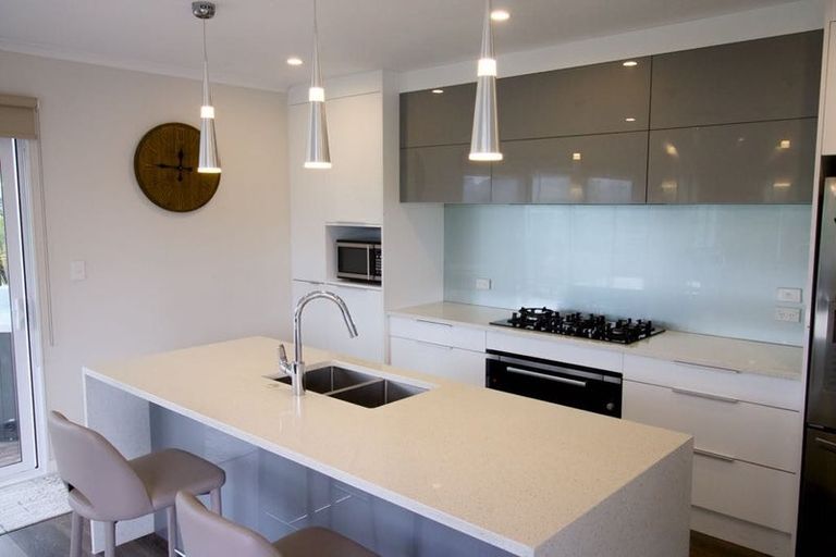 Photo of property in 17 Walter Ruddock Avenue, Kumeu, 0810