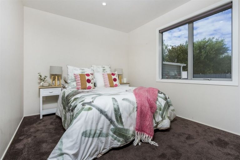 Photo of property in 208 Beach Haven Road, Beach Haven, Auckland, 0626