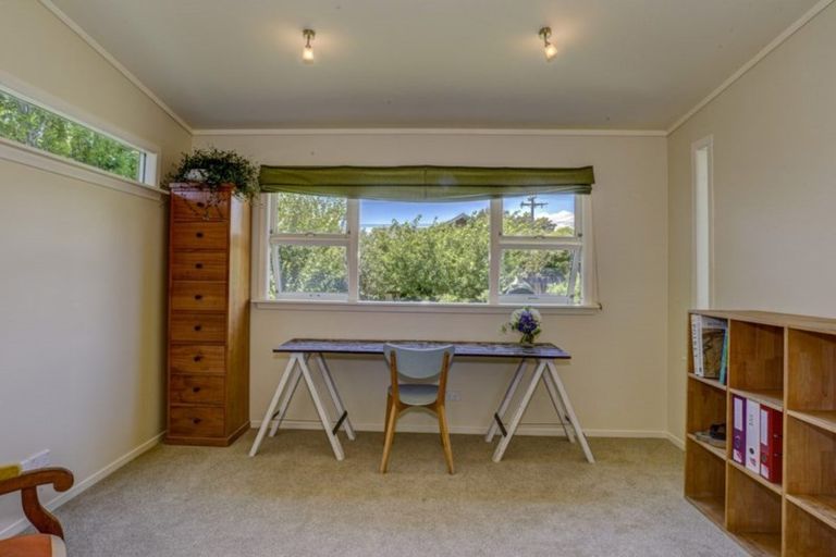 Photo of property in 4 Smith Road, Merrilands, New Plymouth, 4312